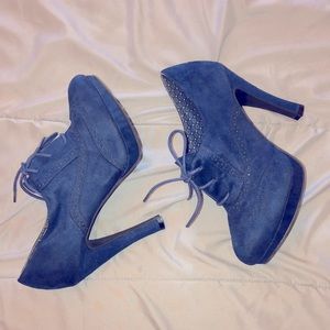 Pretty navy blue 4 inch heels with small platform